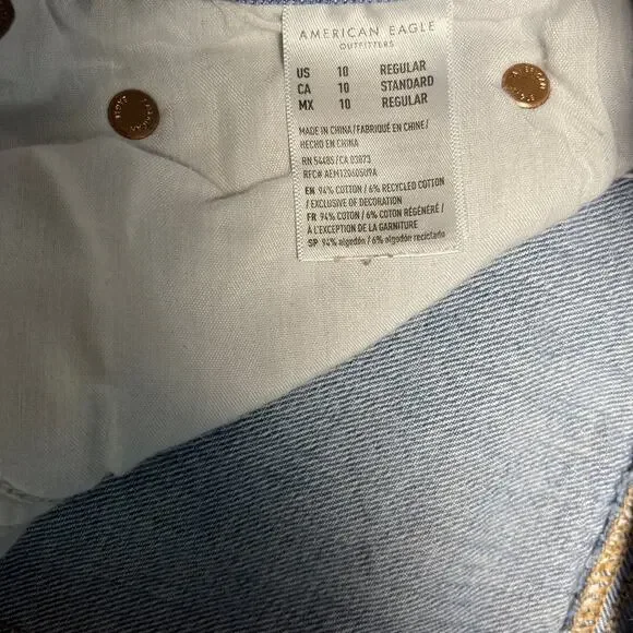 American Eagle Light Wash Ultra High-Waist Baggy Distressed‎ Jeans Size 10 - Picture 8 of 9